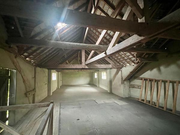 Maison  +  Dépendances  200m2    20 mn Vendôme