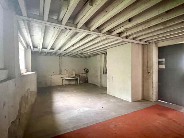 Maison  +  Dépendances  200m2    20 mn Vendôme