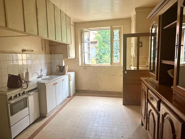 Maison  +  Dépendances  200m2    20 mn Vendôme