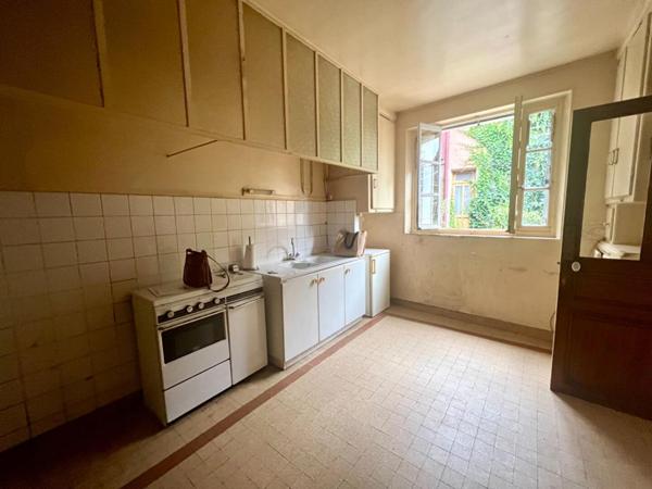 Maison  +  Dépendances  200m2    20 mn Vendôme