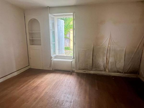 Maison  +  Dépendances  200m2    20 mn Vendôme