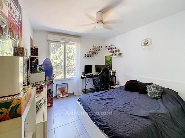 Vente                                                      Appartement
                        
                     4 pièces                      72 m2                     à Grasse
