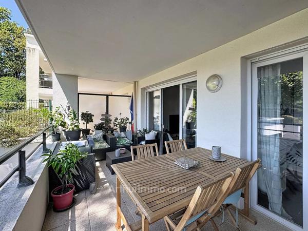 Vente                                                      Appartement
                        
                     4 pièces                      72 m2                     à Grasse