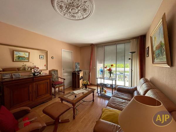 Appartement à vendre Saintes - 3 pièces, 79m² avec 2 chambre(s) à 149 000€ - AJP Immobilier Saintes
