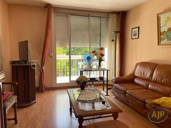 Appartement à vendre Saintes - 3 pièces, 79m² avec 2 chambre(s) à 149 000€ - AJP Immobilier Saintes