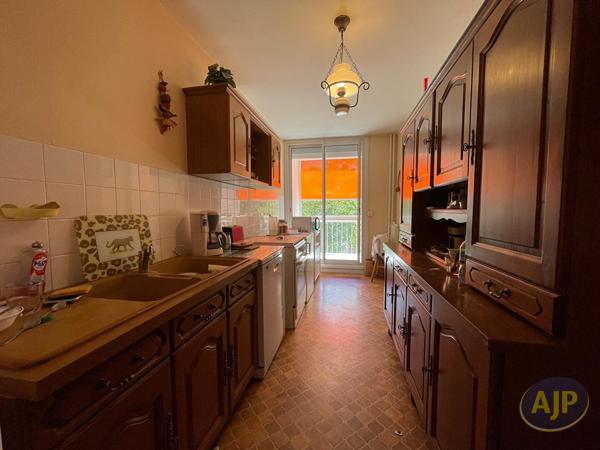 Appartement à vendre Saintes - 3 pièces, 79m² avec 2 chambre(s) à 149 000€ - AJP Immobilier Saintes