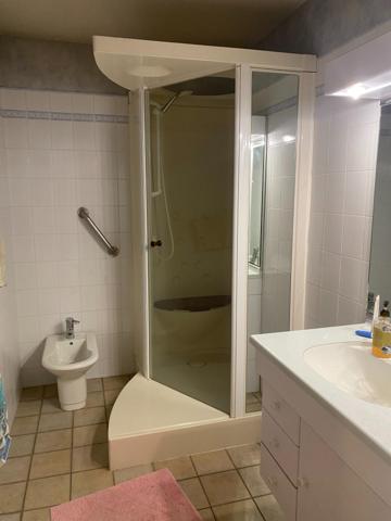 bel apartement  en rez de chaussé sur cour