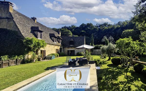 Sarlat-la-Canéda (24200) Sarlat: Propriété XVIIe. Ancienne résidence d'été des évêques de Sarlat. Dépendances. Lauze. Piscine. 5 hect.