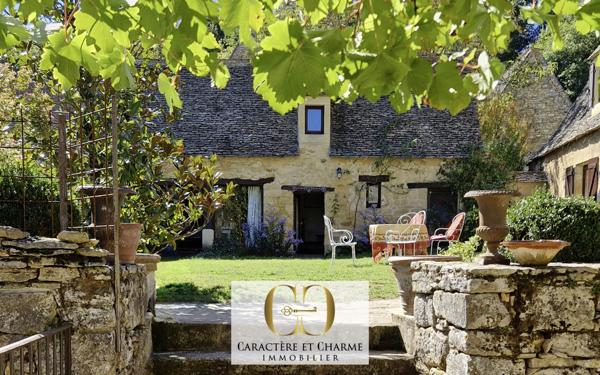 Sarlat-la-Canéda (24200) Sarlat: Propriété XVIIe. Ancienne résidence d'été des évêques de Sarlat. Dépendances. Lauze. Piscine. 5 hect.