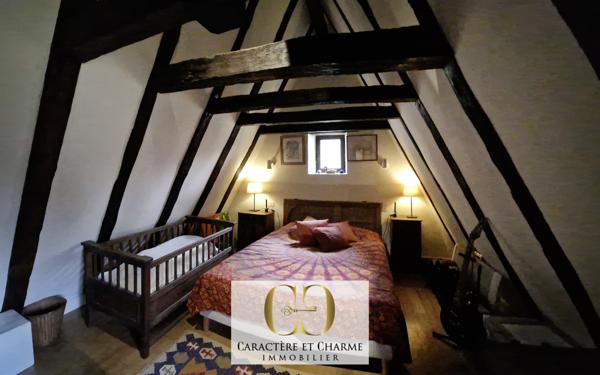 Sarlat-la-Canéda (24200) Sarlat: Propriété XVIIe. Ancienne résidence d'été des évêques de Sarlat. Dépendances. Lauze. Piscine. 5 hect.