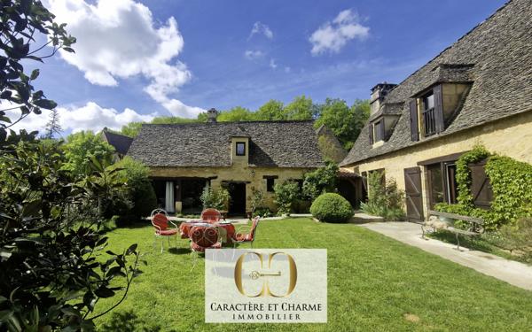 Sarlat-la-Canéda (24200) Sarlat: Propriété XVIIe. Ancienne résidence d'été des évêques de Sarlat. Dépendances. Lauze. Piscine. 5 hect.