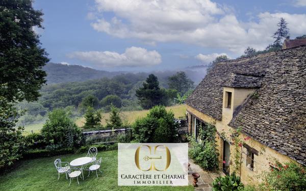 Sarlat-la-Canéda (24200) Sarlat: Propriété XVIIe. Ancienne résidence d'été des évêques de Sarlat. Dépendances. Lauze. Piscine. 5 hect.