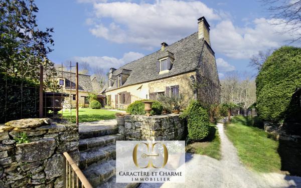 Sarlat-la-Canéda (24200) Sarlat: Propriété XVIIe. Ancienne résidence d'été des évêques de Sarlat. Dépendances. Lauze. Piscine. 5 hect.