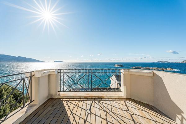 Propriete à vendre 8 pièces MARSEILLE 7EME ARRONDISSEMENT (13)/ Garage/ Accès mer