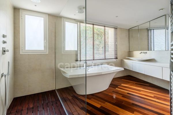 Propriete à vendre 8 pièces MARSEILLE 7EME ARRONDISSEMENT (13)/ Garage/ Accès mer