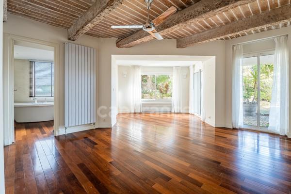 Propriete à vendre 8 pièces MARSEILLE 7EME ARRONDISSEMENT (13)/ Garage/ Accès mer