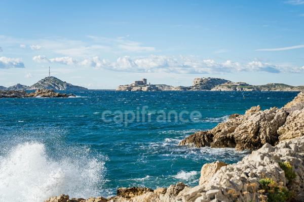 Propriete à vendre 8 pièces MARSEILLE 7EME ARRONDISSEMENT (13)/ Garage/ Accès mer