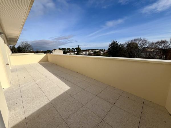 Superbe Attique - 2 Parkings - Proche Bourg