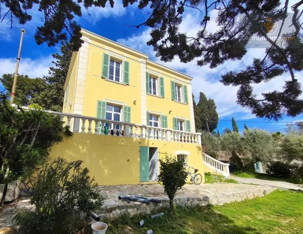 Vente                                                      Maison
                        
                     6 pièces                      154 m2                     à La Seyne-sur-Mer
