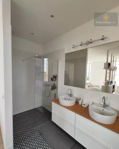 Vente                                                      Maison
                        
                     6 pièces                      154 m2                     à La Seyne-sur-Mer