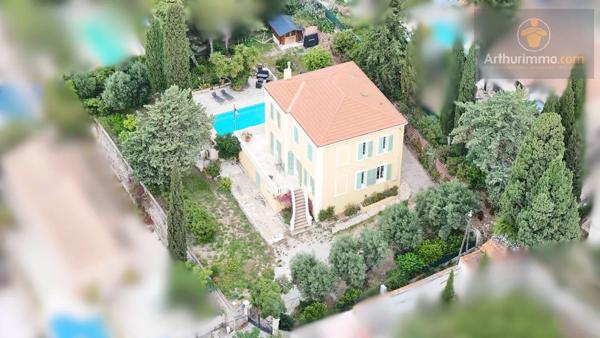 Vente                                                      Maison
                        
                     6 pièces                      154 m2                     à La Seyne-sur-Mer