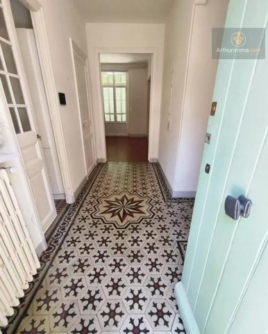 Vente                                                      Maison
                        
                     6 pièces                      154 m2                     à La Seyne-sur-Mer