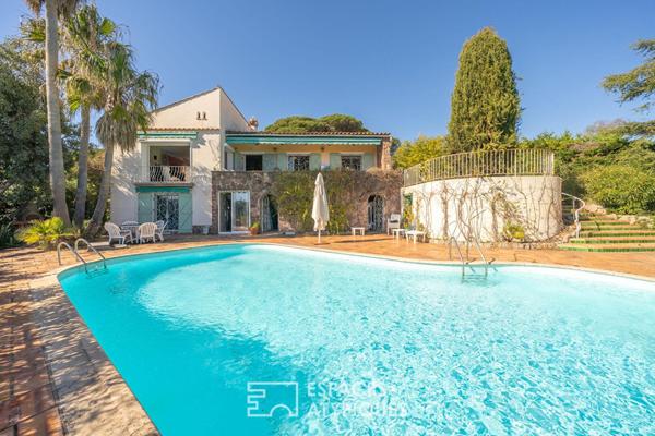 Evasion méditerranéenne : villa à réinventer face à la mer