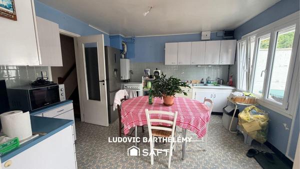 Maison à rafraichir avec jardin et 2 grands garages – Bolbec