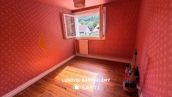 Maison à rafraichir avec jardin et 2 grands garages – Bolbec