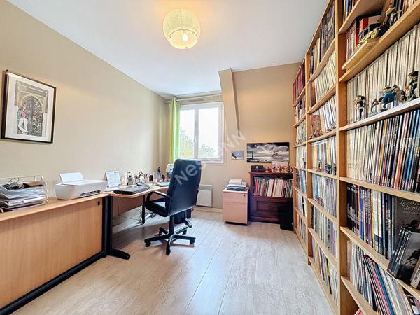 Appartement 5 pièce(s) 155 m2 - HALLES - DUPLEX - PARKINGS - DERNIER ETAGE