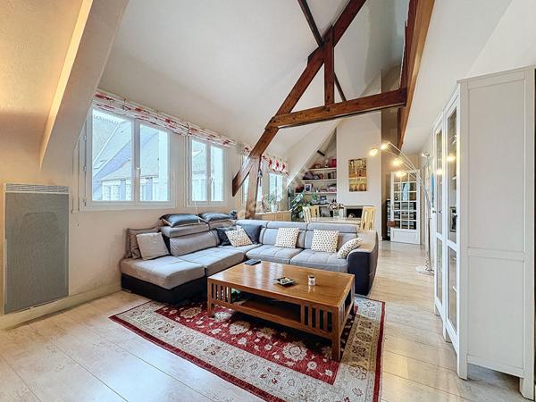 Appartement 5 pièce(s) 155 m2 - HALLES - DUPLEX - PARKINGS - DERNIER ETAGE