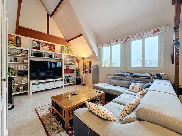 Appartement 5 pièce(s) 155 m2 - HALLES - DUPLEX - PARKINGS - DERNIER ETAGE