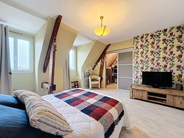 Appartement 5 pièce(s) 155 m2 - HALLES - DUPLEX - PARKINGS - DERNIER ETAGE