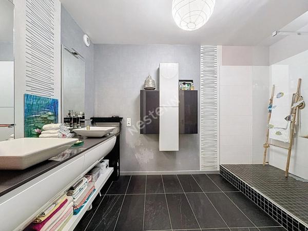 Appartement 5 pièce(s) 155 m2 - HALLES - DUPLEX - PARKINGS - DERNIER ETAGE