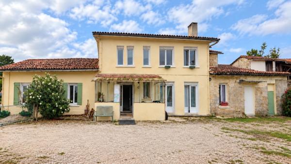 Maison 260 m² à Parcoul-Chenaud