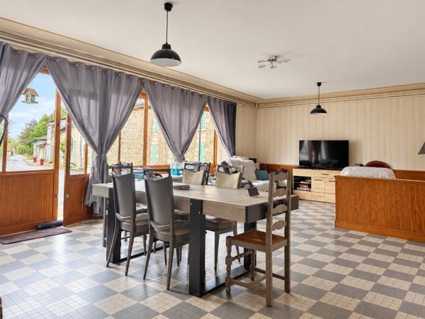 Maison 260 m² à Parcoul-Chenaud