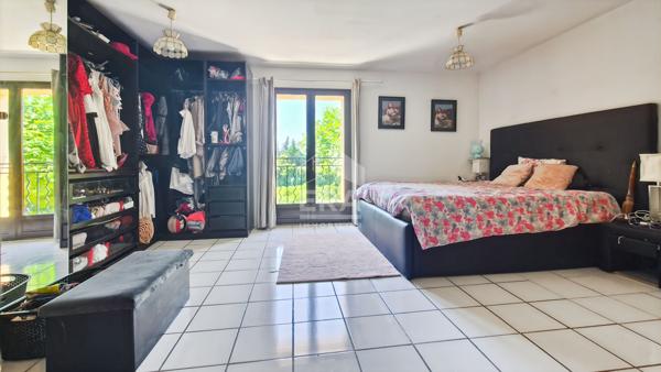 CHATEAURENARD - Maison 385 m2 6 chambres et piscine