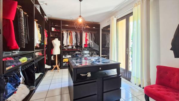 CHATEAURENARD - Maison 385 m2 6 chambres et piscine