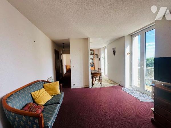 Appartement 73 m² - Perros-Guirec, secteur Trestraou.

À quelques pas de la plage de Trestrao...