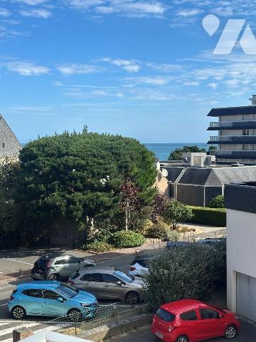 Appartement 73 m² - Perros-Guirec, secteur Trestraou.

À quelques pas de la plage de Trestrao...