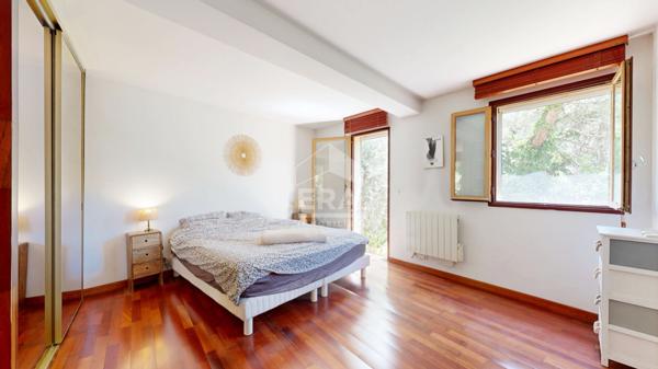 TOURRETTE-LEVENS : MAGNIFIQUE 3 PIÈCES EN DUPLEX AVEC TERRASSE, JARDIN ET 3 PARKINGS