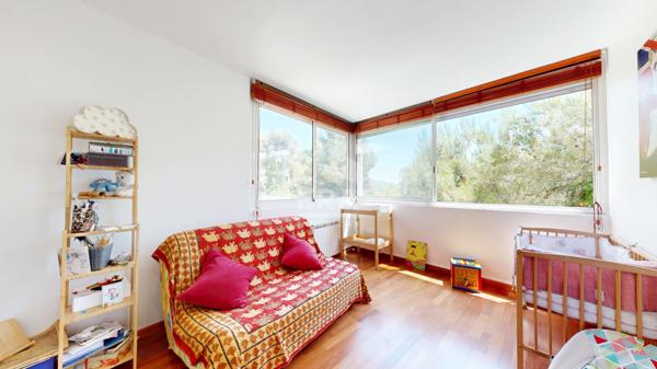 TOURRETTE-LEVENS : MAGNIFIQUE 3 PIÈCES EN DUPLEX AVEC TERRASSE, JARDIN ET 3 PARKINGS