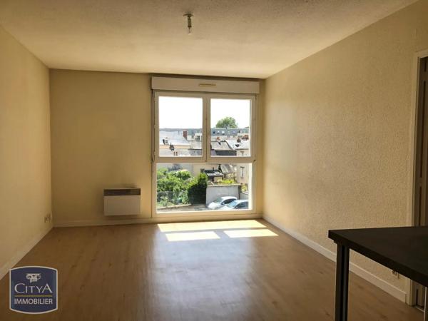 Appartement à louer 2 pièces 38.01m² Laval (53000)