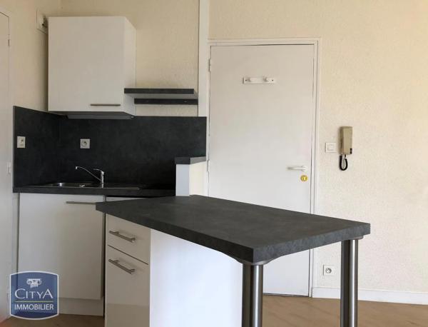 Appartement à louer 2 pièces 38.01m² Laval (53000)
