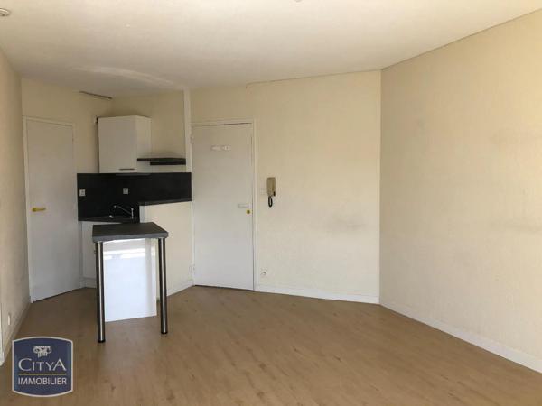 Appartement à louer 2 pièces 38.01m² Laval (53000)