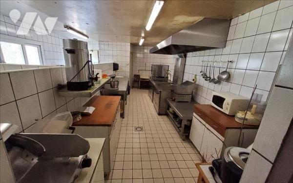 CARNOET - AFFAIRE COMMERCIALE AVEC LOGEMENT