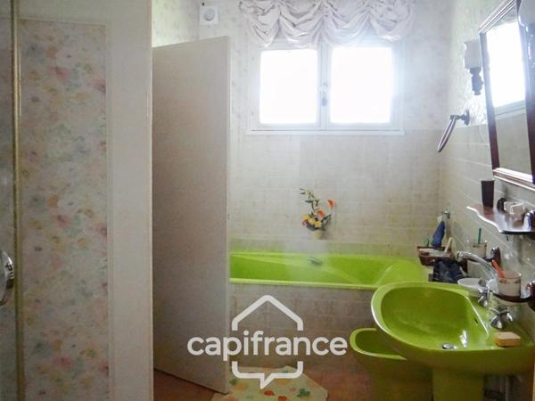 COMMENTRY (03) Maison à vendre 6 pièces et terrain de  1831 m2