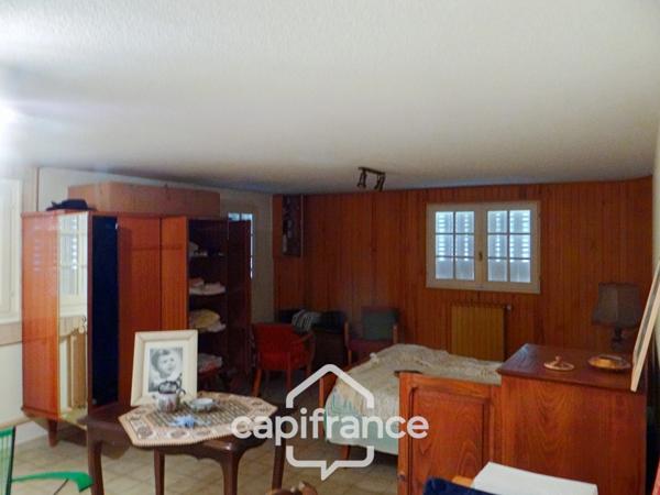 COMMENTRY (03) Maison à vendre 6 pièces et terrain de  1831 m2