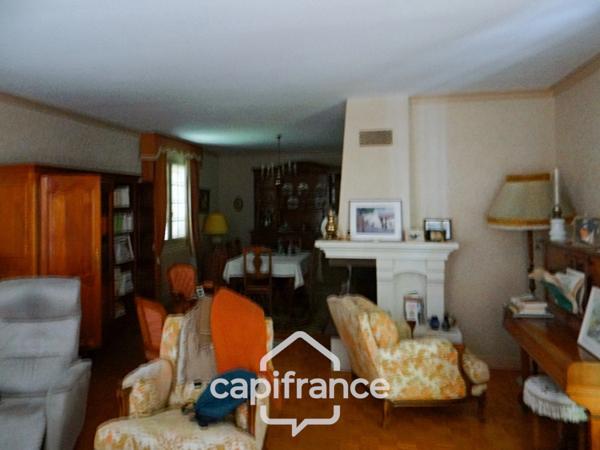 COMMENTRY (03) Maison à vendre 6 pièces et terrain de  1831 m2