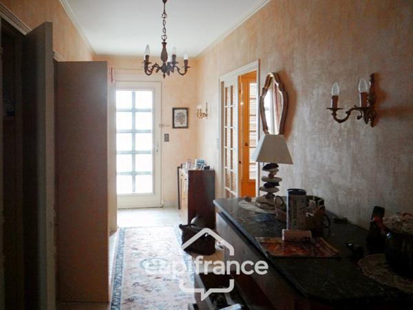 COMMENTRY (03) Maison à vendre 6 pièces et terrain de  1831 m2